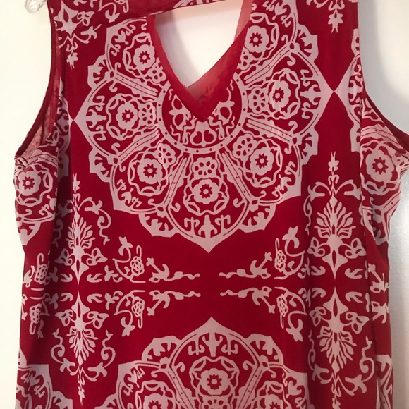 Red and White Sleeveless Blouse - Picture 3 of 3